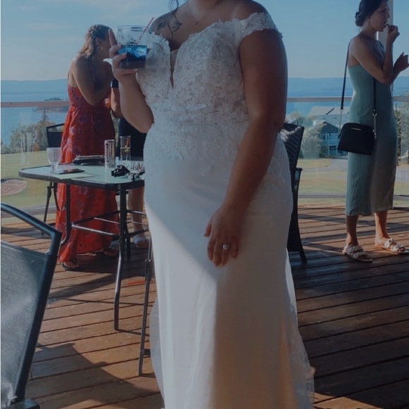 Chester & Felicity Wedding Gown - Picture 2 of 3